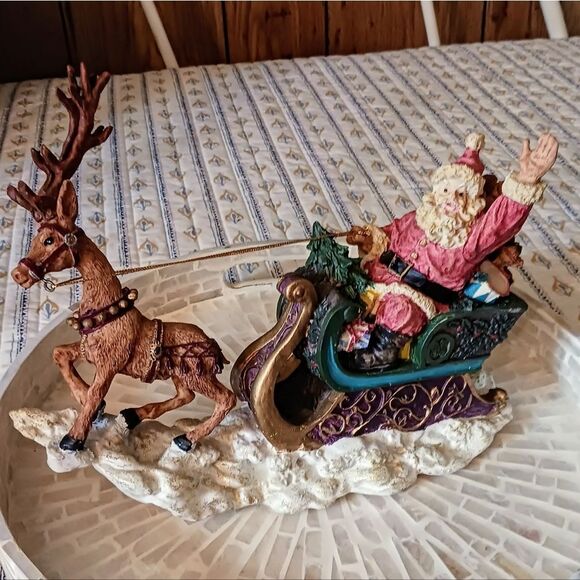 Holiday Santa And His Sleigh With Rainder - Picture 10 of 12